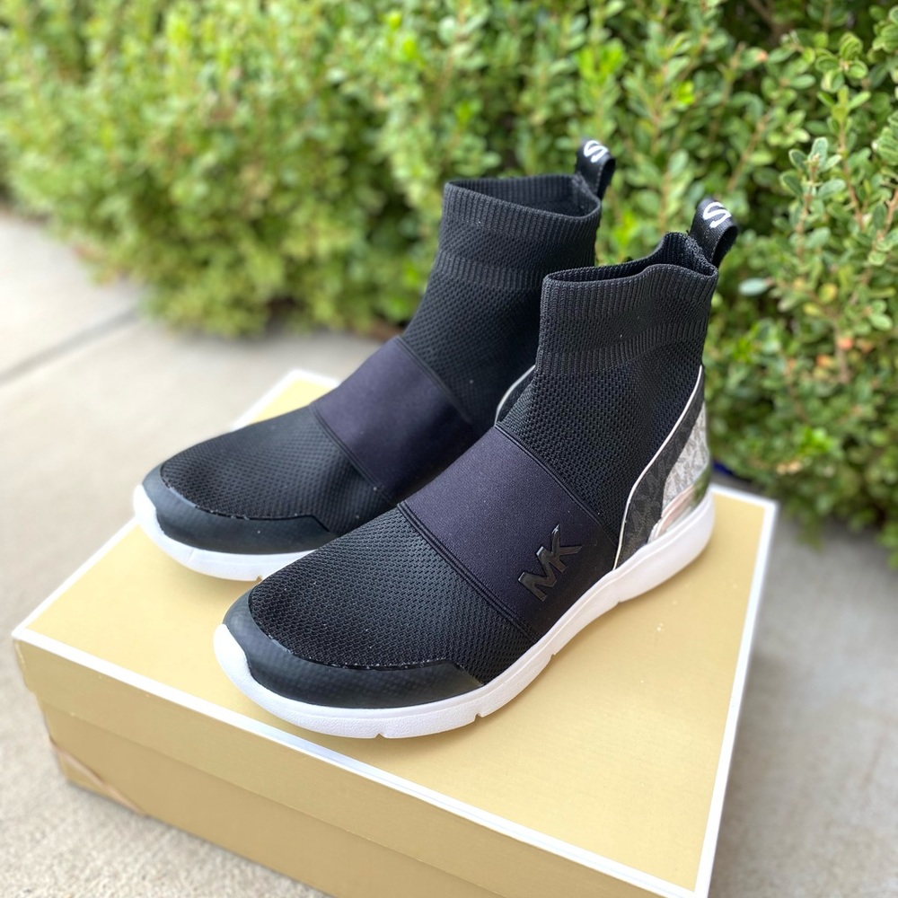 Michael Kors Sterling Bootie Textured Knit Black/Silver